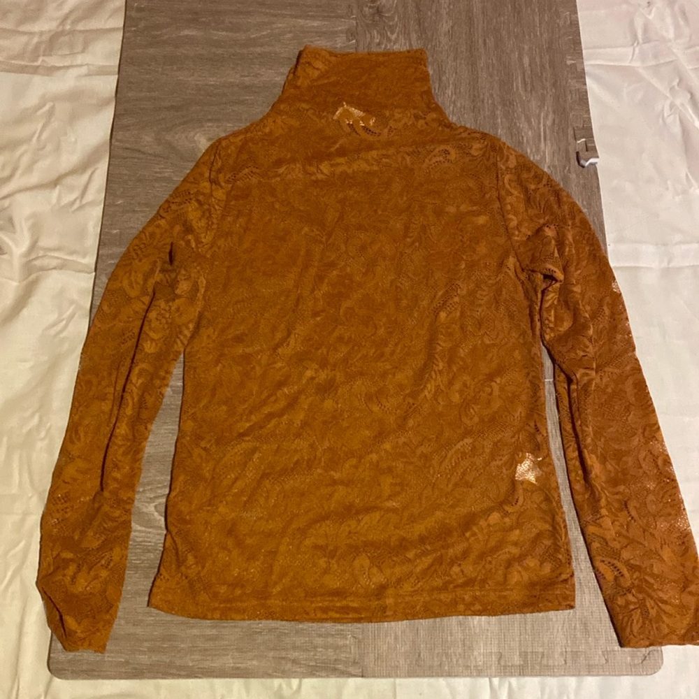 Joyfolie lace top in ginger size large